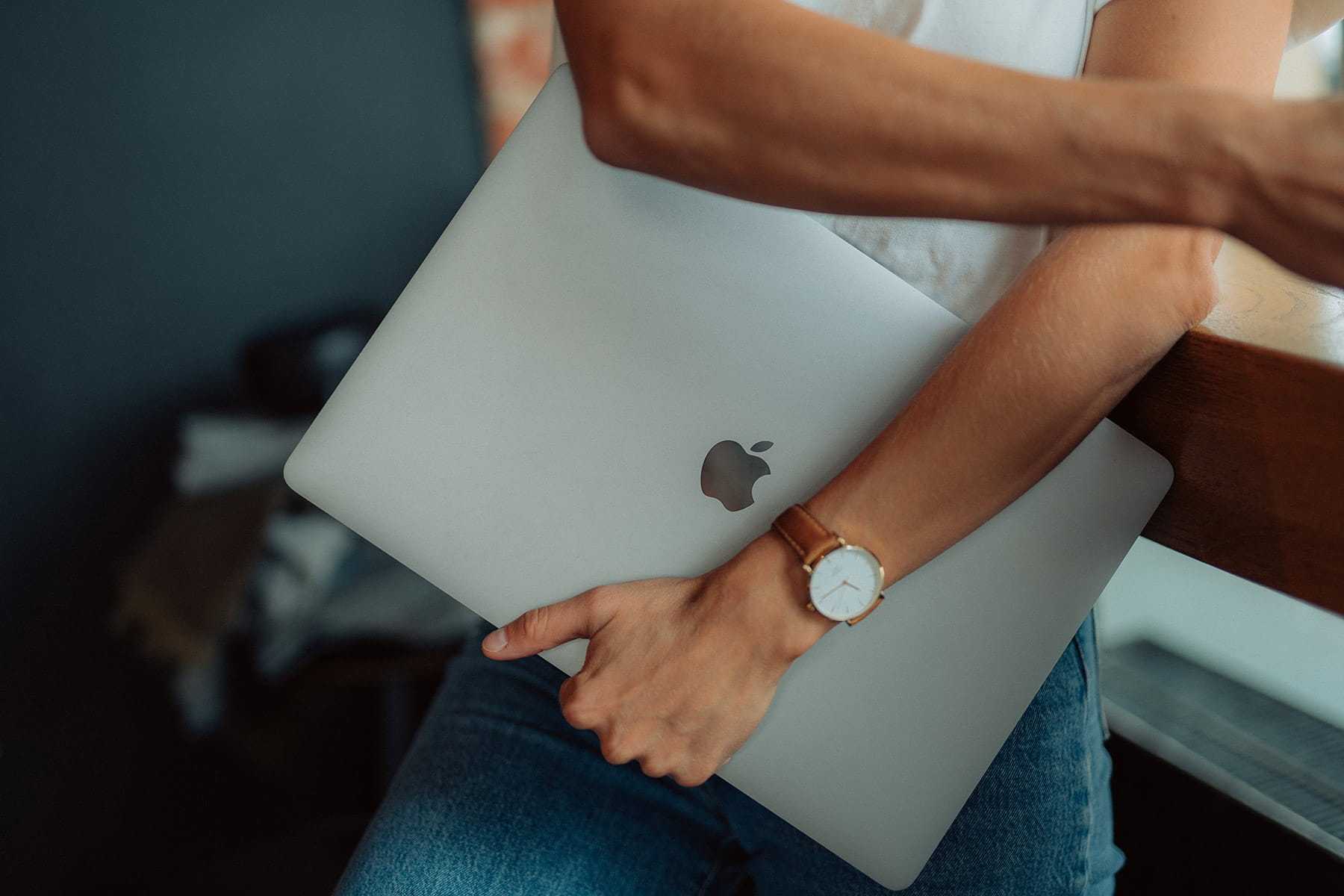 laptop_hands