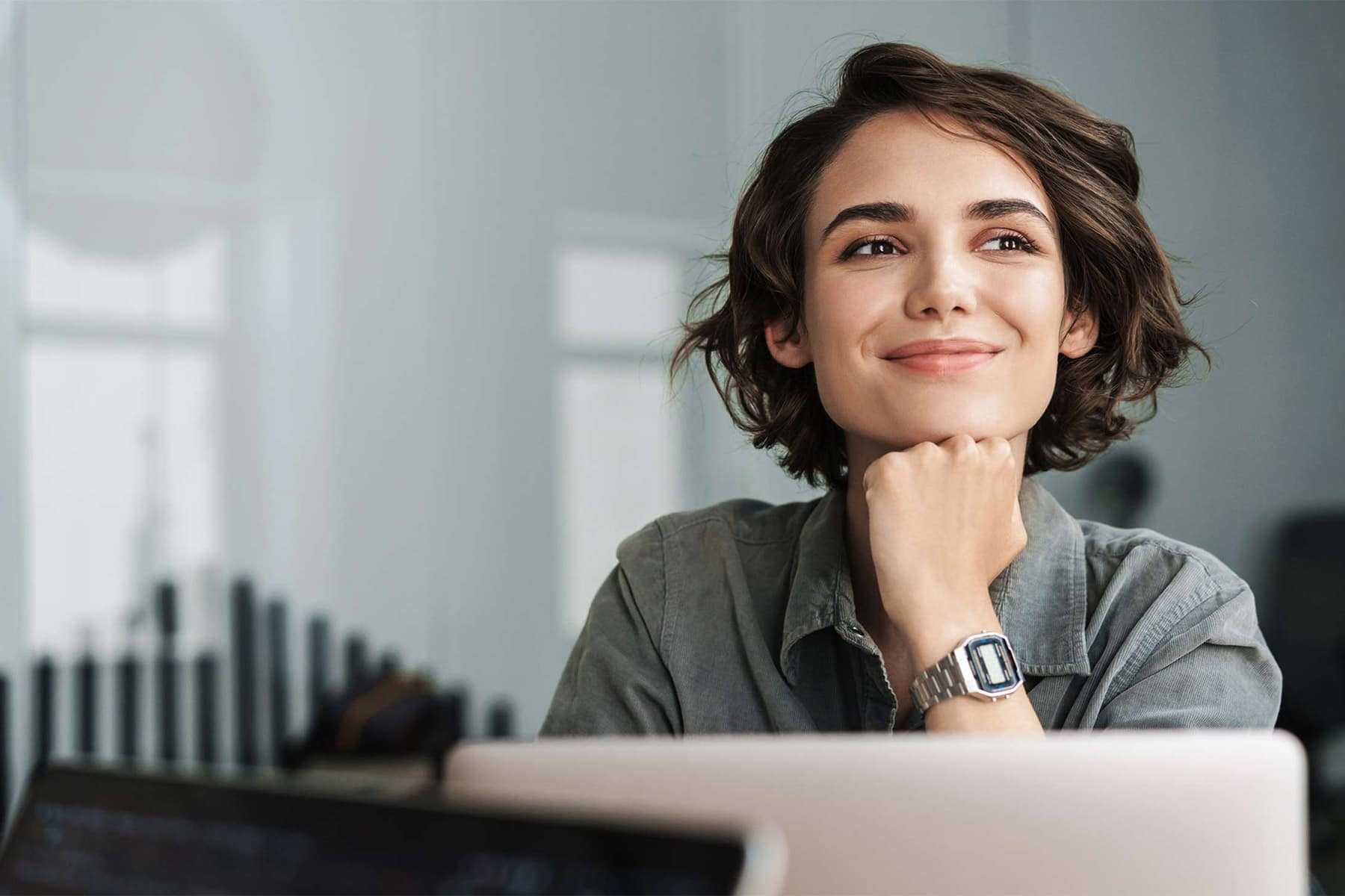 woman_smile_watches