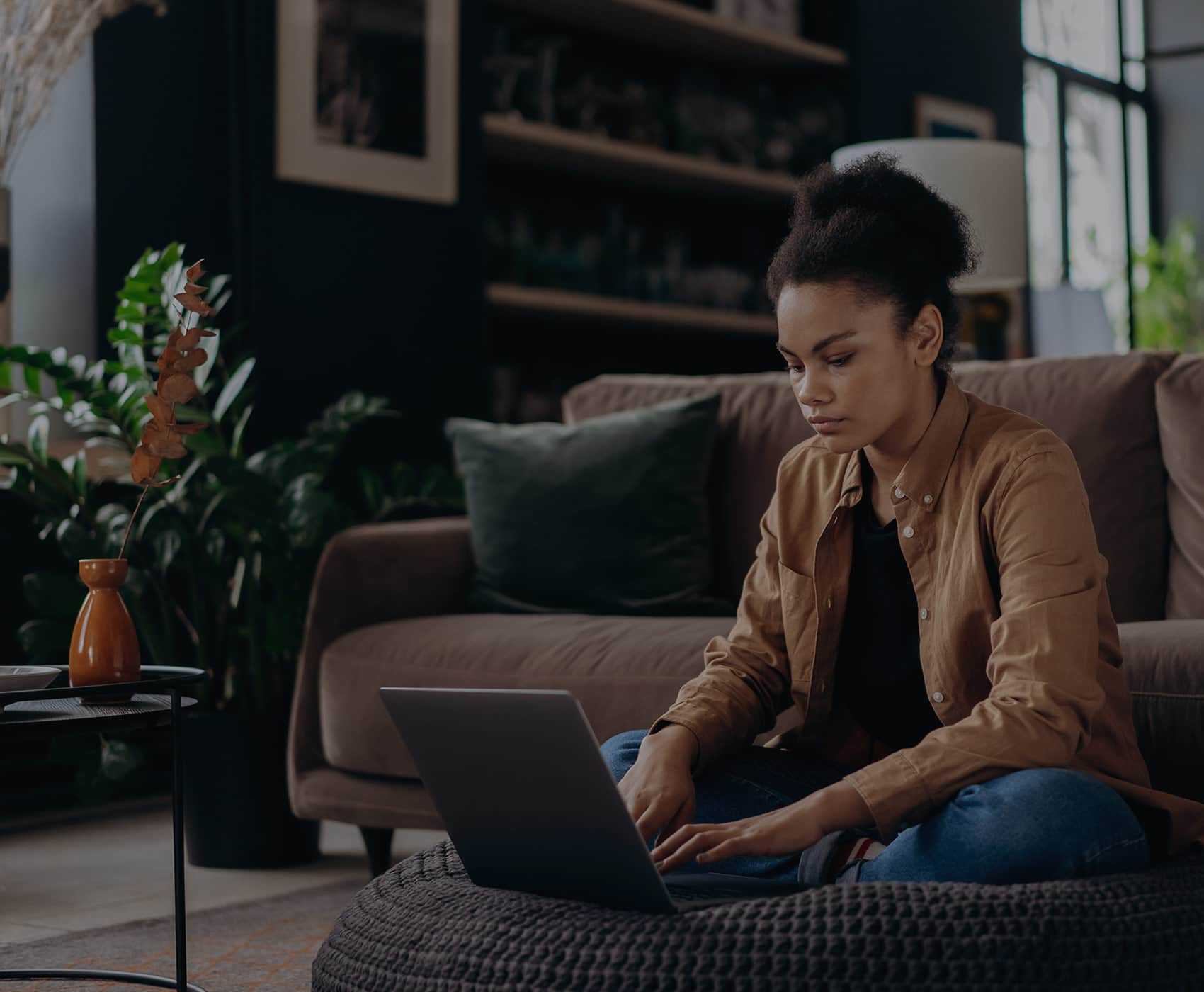 woman_sofa_parallax